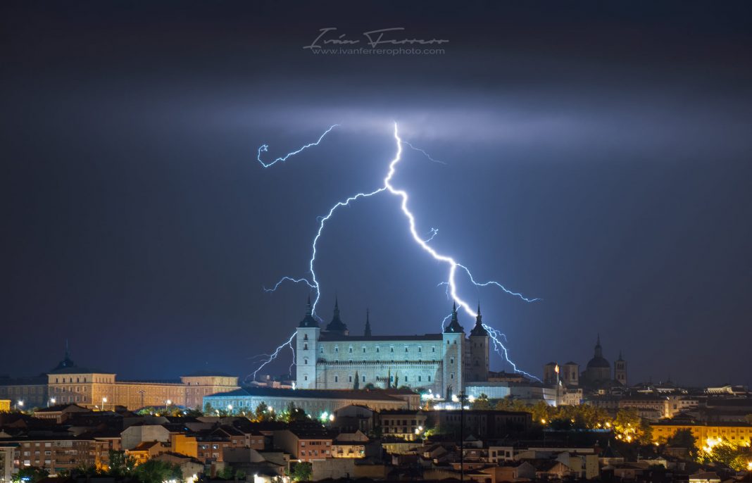 Foto tormenta noche 1 de septiembre 2021 por Iván Ferrero en Toledo
